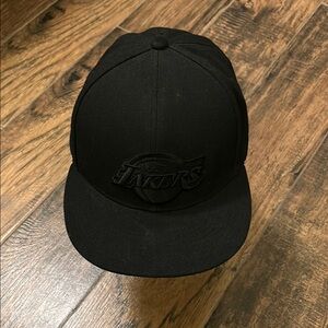 Ultra Game Black Lakers Cap snap back new